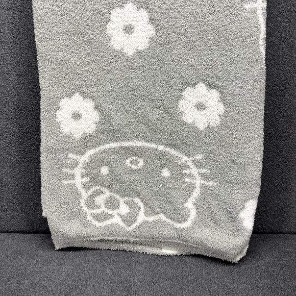 HELLO KITTY Blanket Gray & White Super Soft Throw Blanket 50" X 60" New - Picture 8 of 14